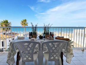 Beachfront, air con, private parking and lift